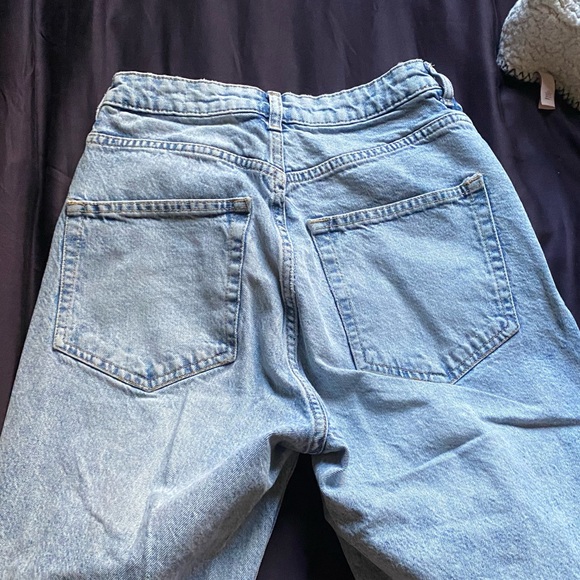 Divided Brand Ripped Jeans

Size 4 - Picture 2 of 5